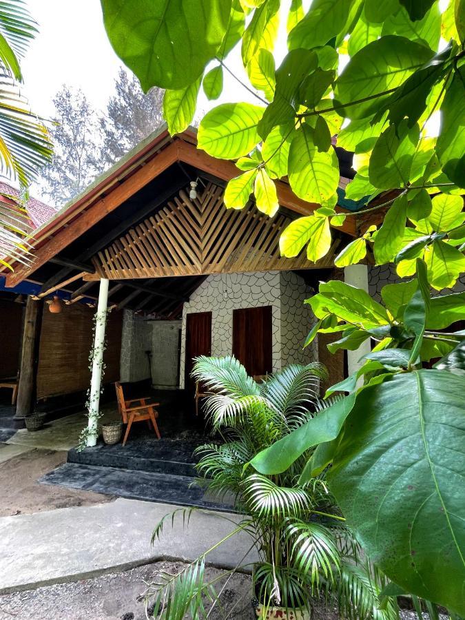 New Roy Guest House 卡尔库达 外观 照片