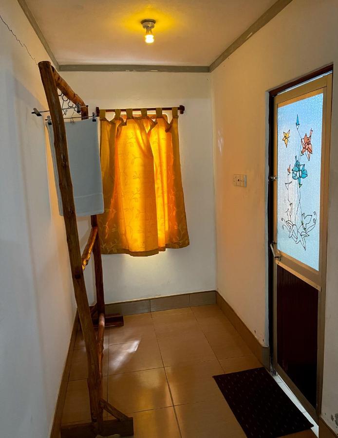 New Roy Guest House 卡尔库达 外观 照片